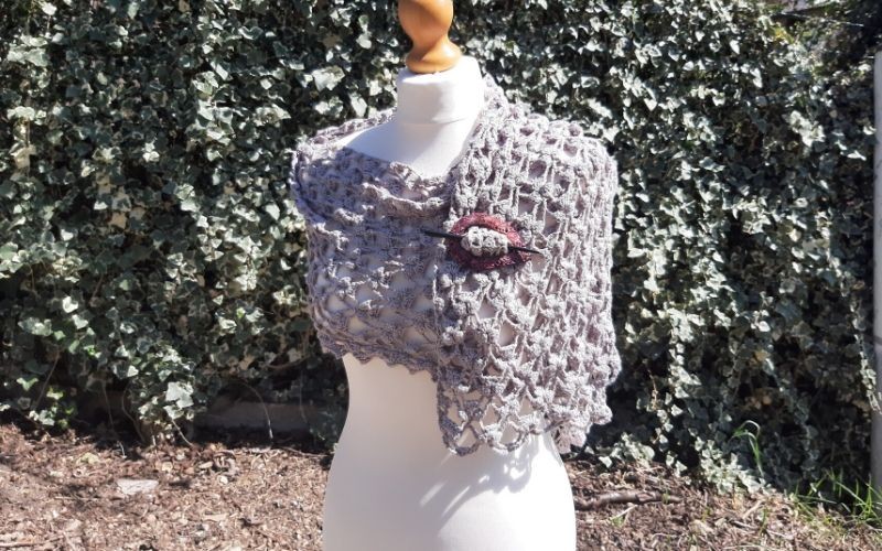 Stola Adele: arriva lo schema scritto di uno dei capi più apprezzati di Crochet Romance