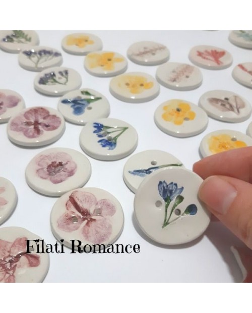 Bottoni in ceramica dipinti a mano con le piante